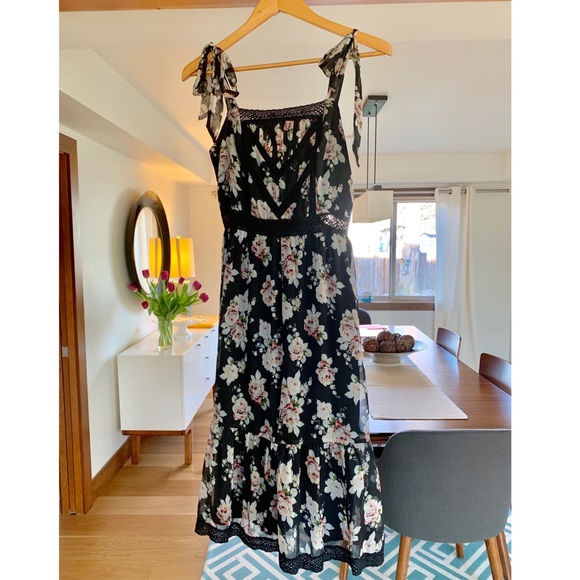 Abercrombie & Fitch Dresses & Skirts - Abercrombie & Fitch Floral tie-strap dress